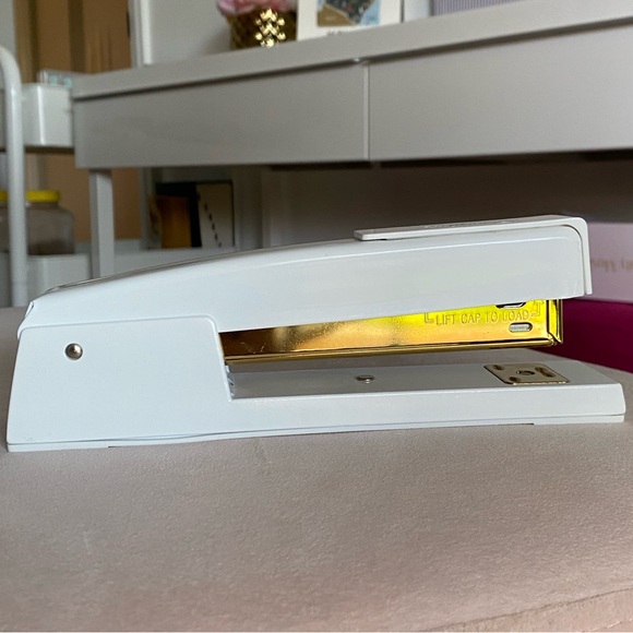 Sugar Paper Essentials • 20 Sheet Capacity Stapler White/Gold - Picture 8 of 13